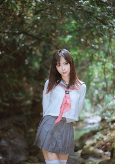 两男吮着她的花蒂尿的拍摄地点_超清神马在线观看